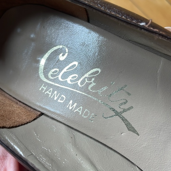 VINTAGE HAND MADE IN CANADA GENUINE BROWN LEATHER PUMPS - Picture 12 of 17